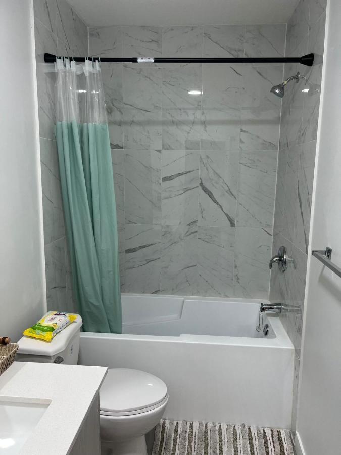 Beautiful 2 Bedroom Away From * Calgary