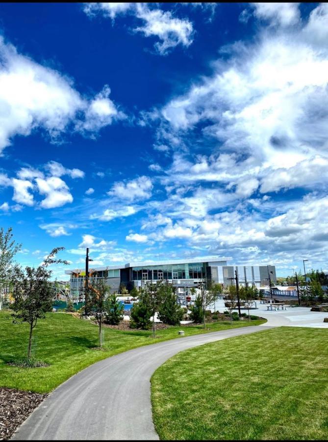 Beautiful 2 Bedroom Away From * Calgary