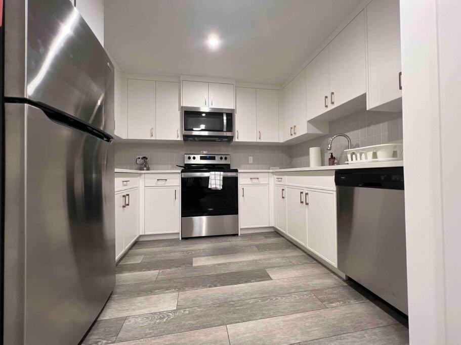 Newly Built 2 Bedroom With Free Parking - Close To Banff National Park, Apartment Calgary
