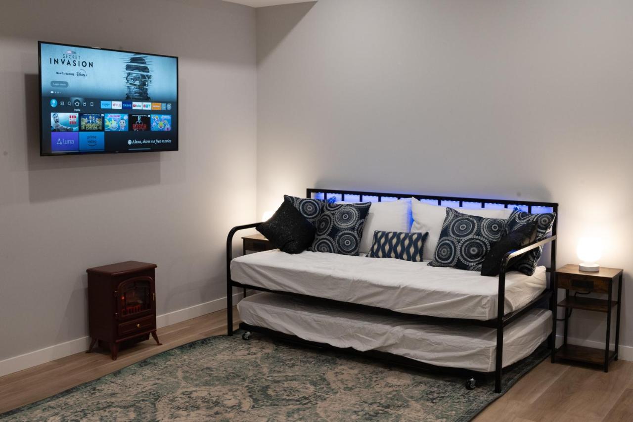 Kid & Pet Friendly Walkout Bsmt 90 Mins To Banff And 30 Mins To Downtown Apartment Calgary