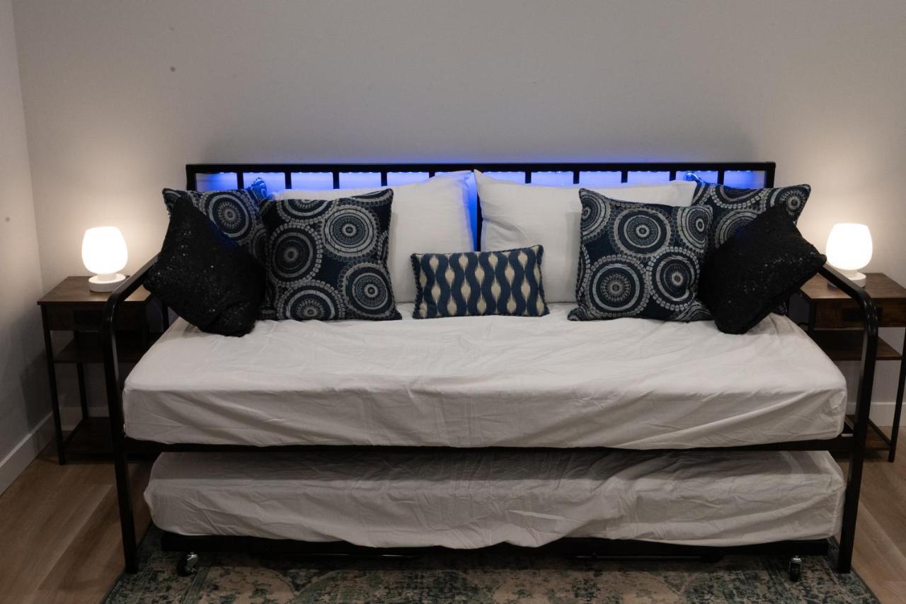 Kid & Pet Friendly Walkout Bsmt 90 Mins To Banff And 30 Mins To Downtown Apartment *