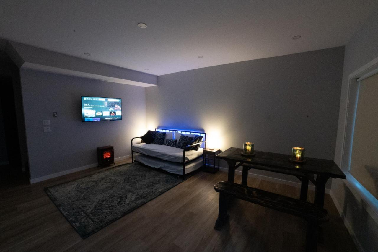 Apartment Kid & Pet Friendly Walkout Bsmt 90 Mins To Banff And 30 Mins To Downtown Calgary