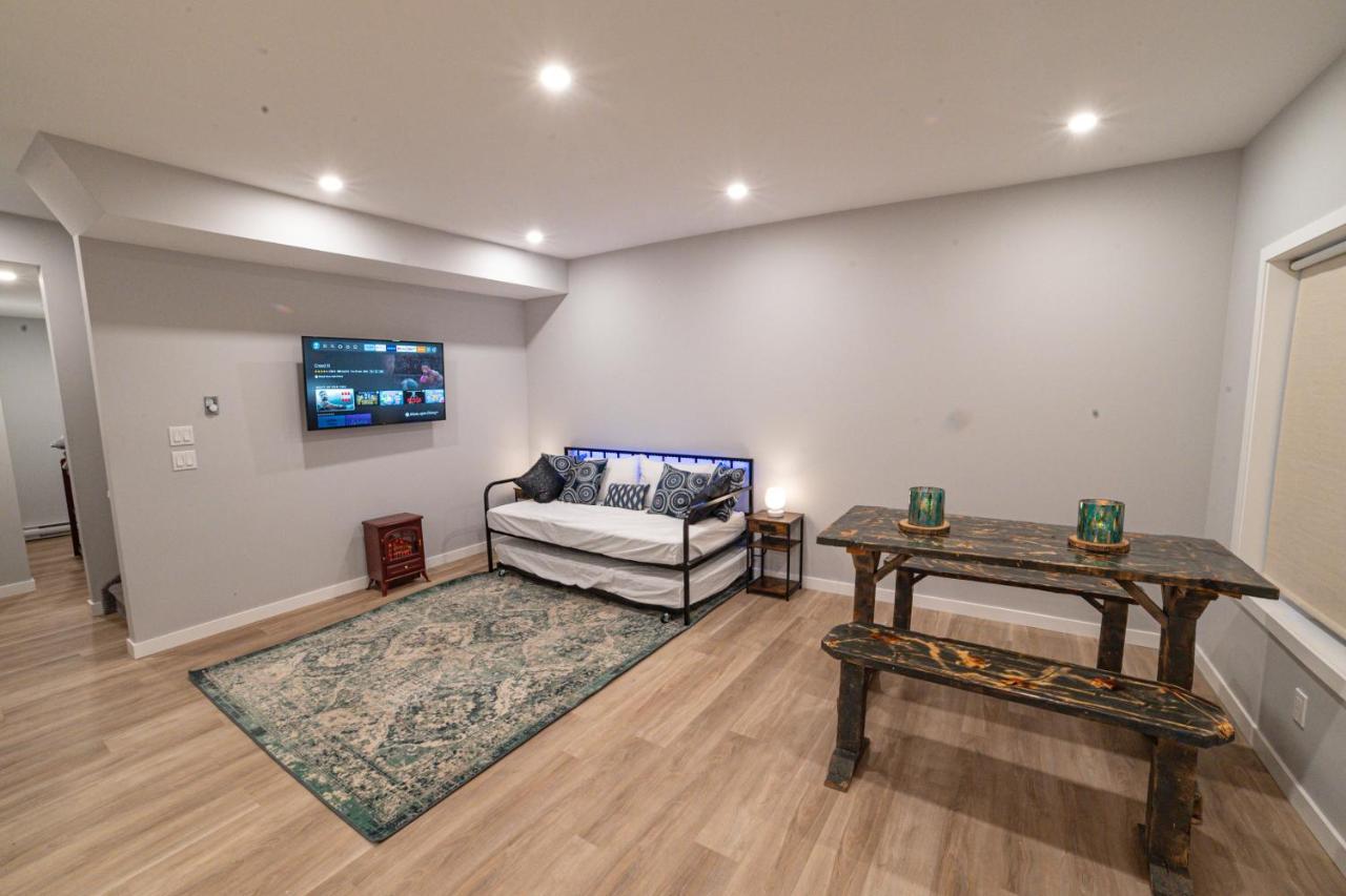 Kid & Pet Friendly Walkout Bsmt 90 Mins To Banff And 30 Mins To Downtown Apartment Calgary