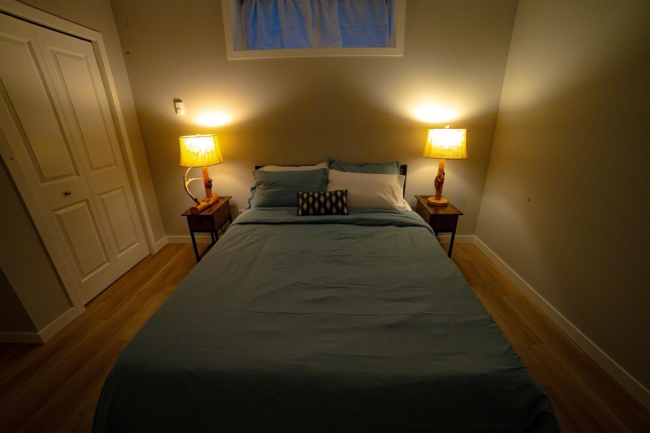 Kid & Pet Friendly Walkout Bsmt 90 Mins To Banff And 30 Mins To Downtown Apartment