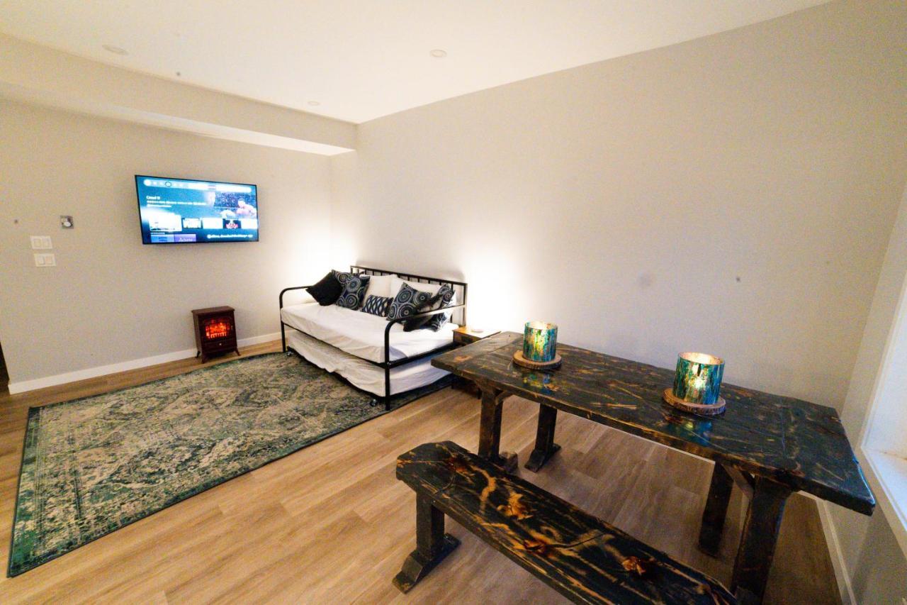 Kid & Pet Friendly Walkout Bsmt 90 Mins To Banff And 30 Mins To Downtown Apartment Calgary