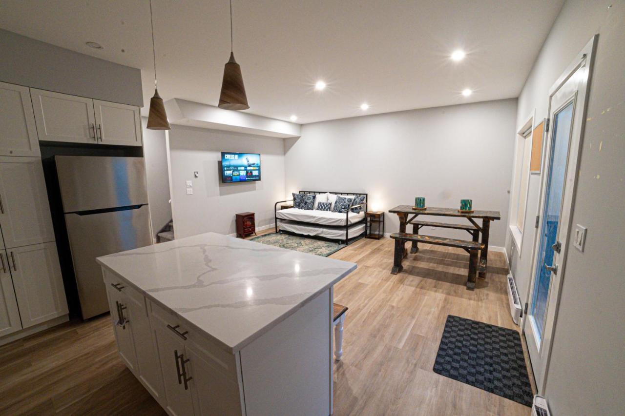 Apartment Kid & Pet Friendly Walkout Bsmt 90 Mins To Banff And 30 Mins To Downtown Calgary