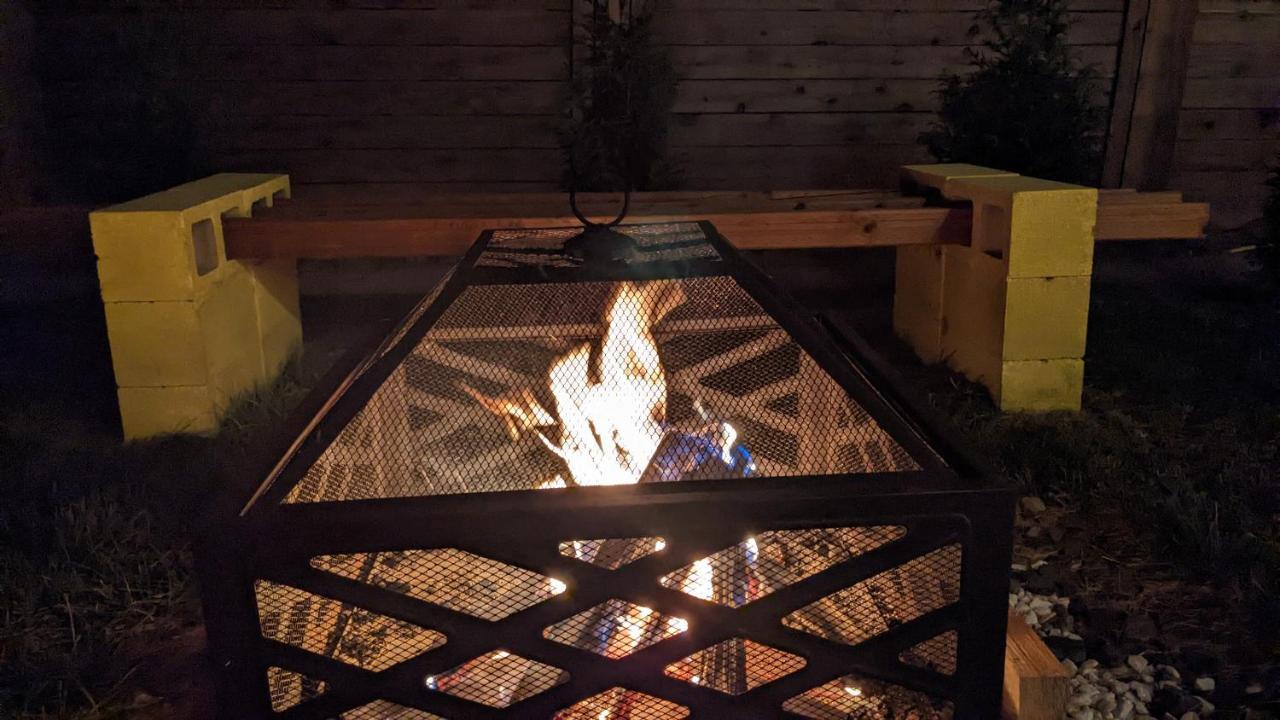 Apartment Kid & Pet Friendly Walkout Bsmt 90 Mins To Banff And 30 Mins To Downtown *