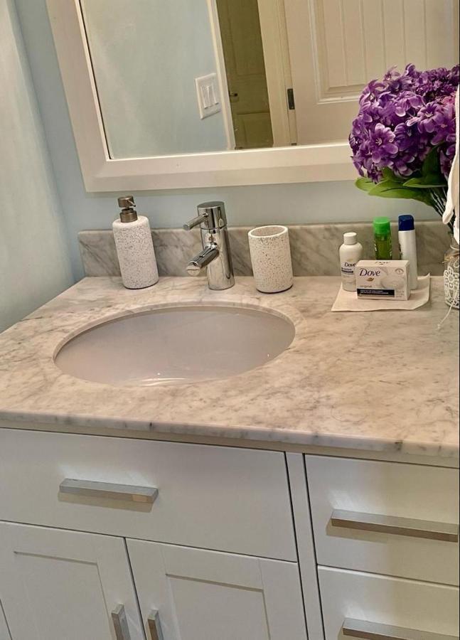 Guest house Divine Homes Calgary