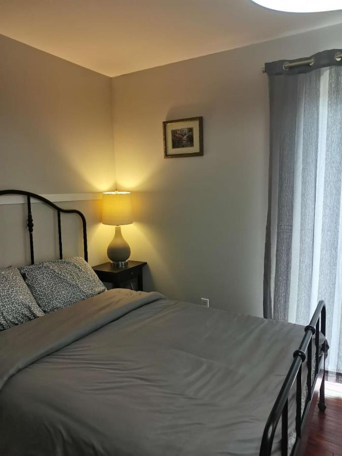 Lily Near Golf And Banff Costco Newly Renovated Queen Size Bed Single Bathroom Sofa Tv Guest house