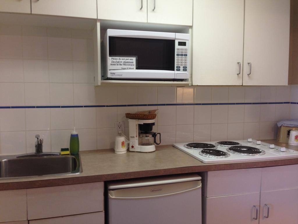 Hotel Super 8 Village 2*