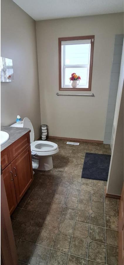 Holiday home Spacious Comfortable Air-conditioned. Near Airport!