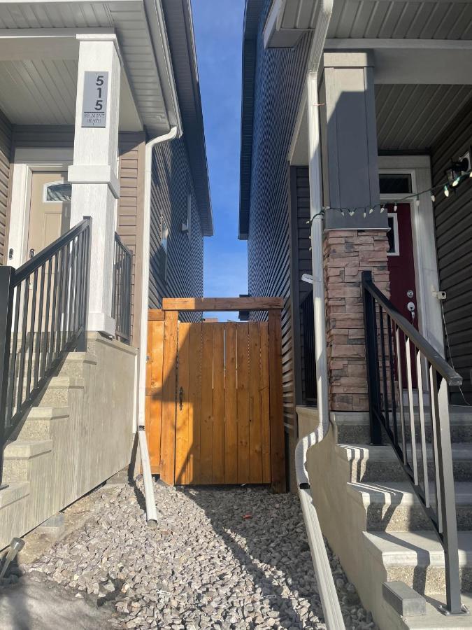 Private Cozy Secondary Suite, 2 Bedrooms, Separate Entrance *