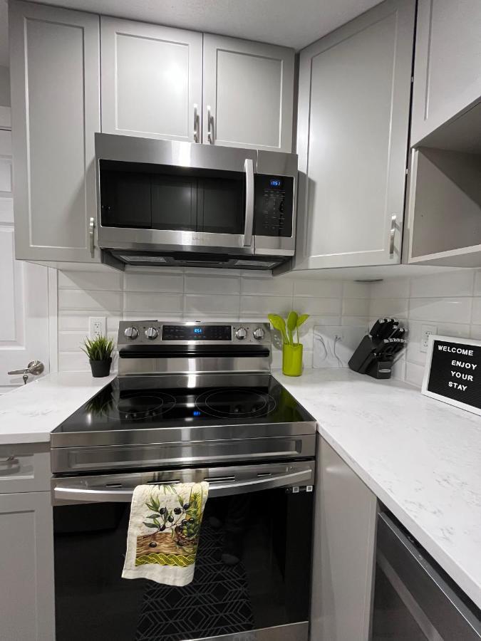 Private Cozy Secondary Suite, 2 Bedrooms, Separate Entrance