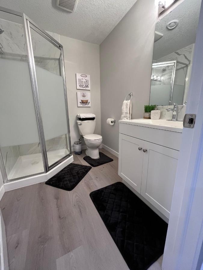 Private Cozy Secondary Suite, 2 Bedrooms, Separate Entrance * Calgary
