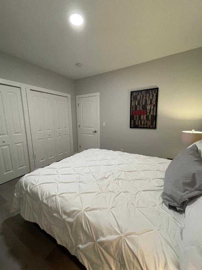 Guest house Private Cozy Secondary Suite, 2 Bedrooms, Separate Entrance