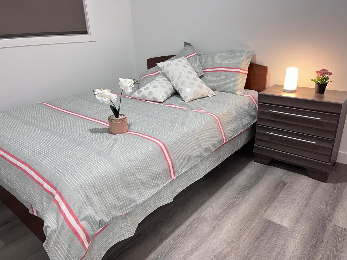 Guest house Private Entire Townhouse Retreat Close To Calgary