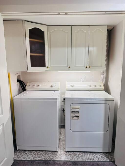 2 Bedrooms Private Basement Close To Winsport & Downtown Apartment