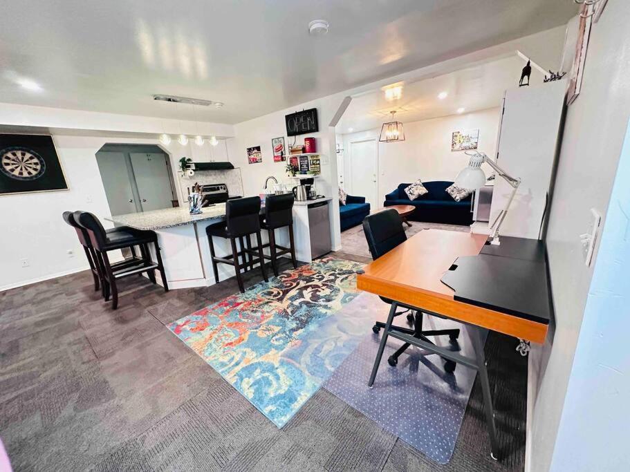 2 Bedrooms Private Basement Close To Winsport & Downtown *