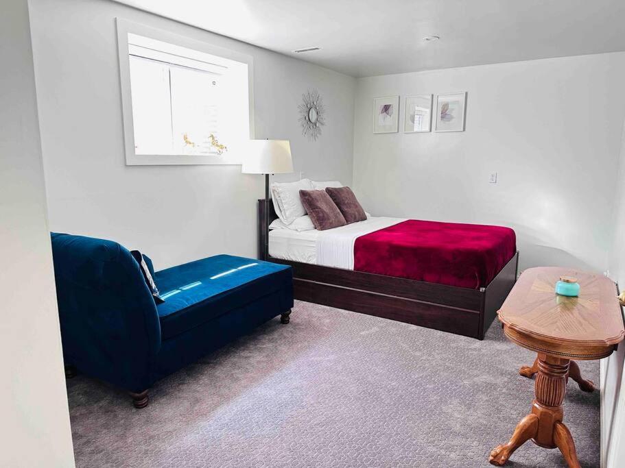 2 Bedrooms Private Basement Close To Winsport & Downtown