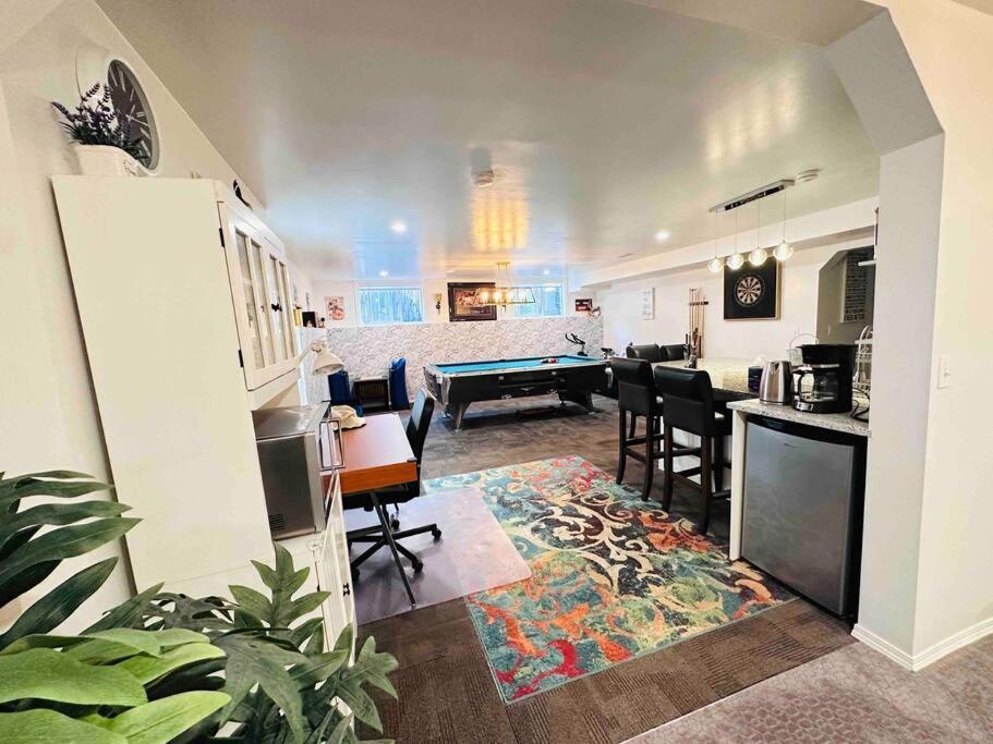 2 Bedrooms Private Basement Close To Winsport & Downtown