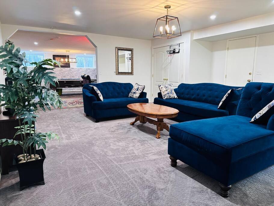 2 Bedrooms Private Basement Close To Winsport & Downtown Apartment Calgary