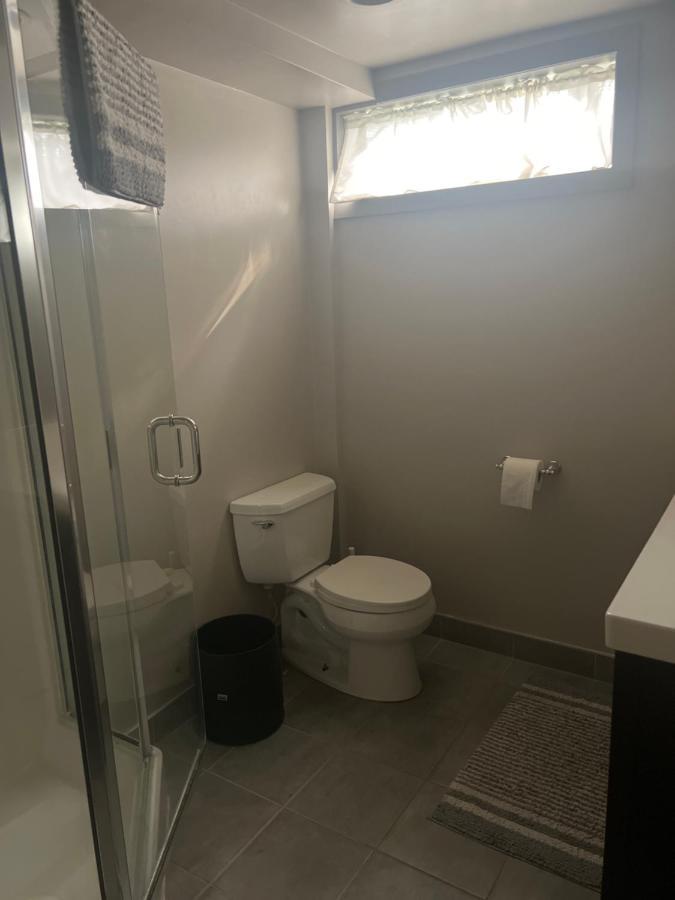Spacious & Living Area In Nw! * Calgary