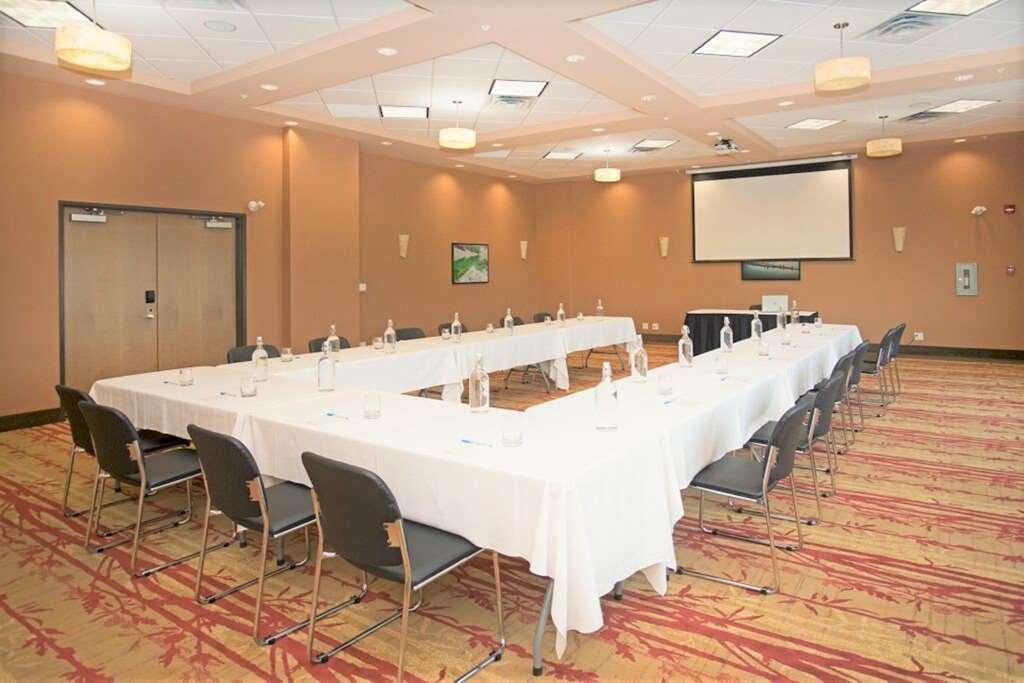 11 By Sonesta Hotel Calgary