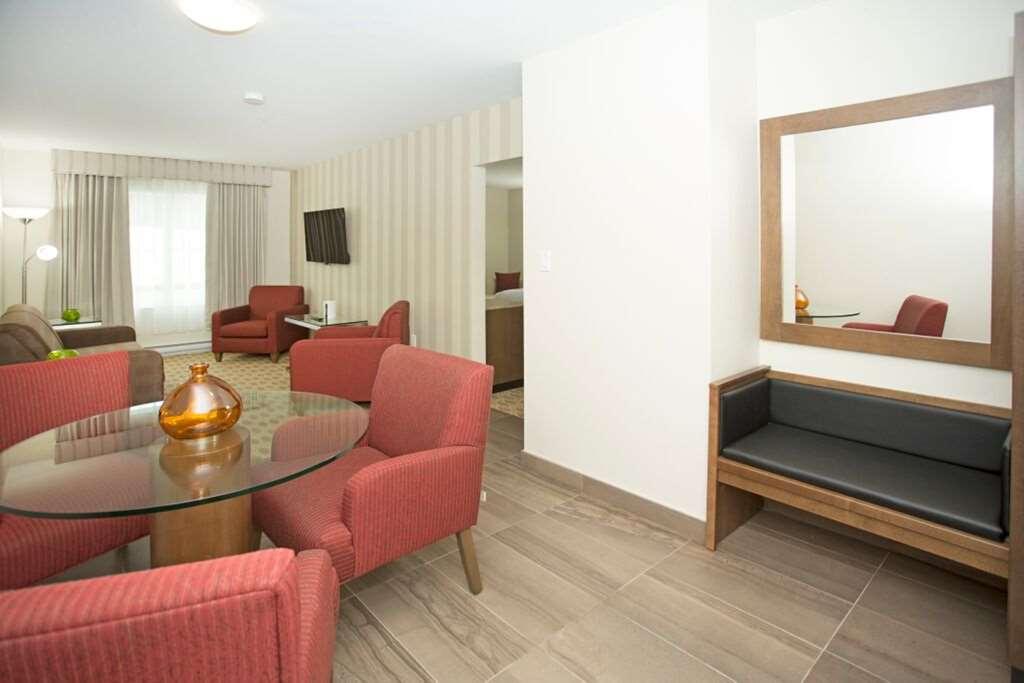 11 By Sonesta Hotel Calgary