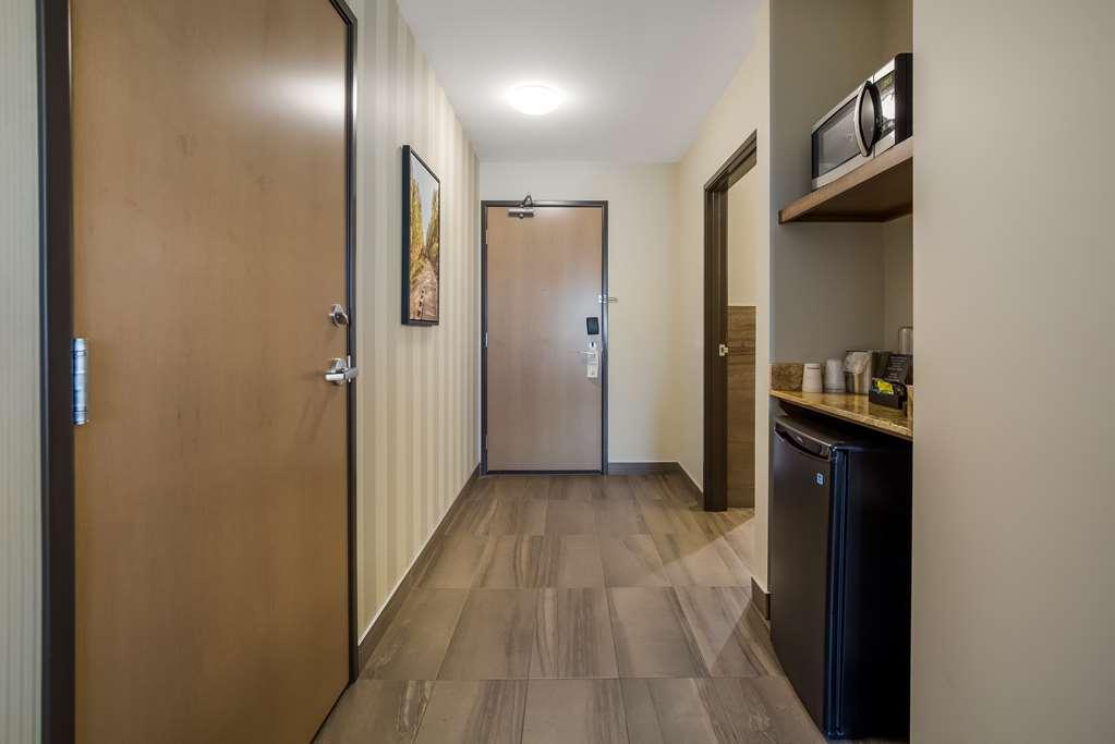 Hotel 11 By Sonesta Calgary