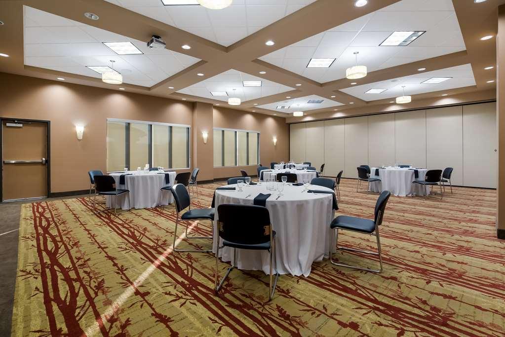 11 By Sonesta * Calgary