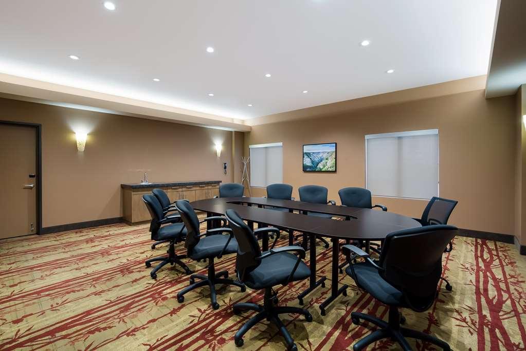 11 By Sonesta * Calgary