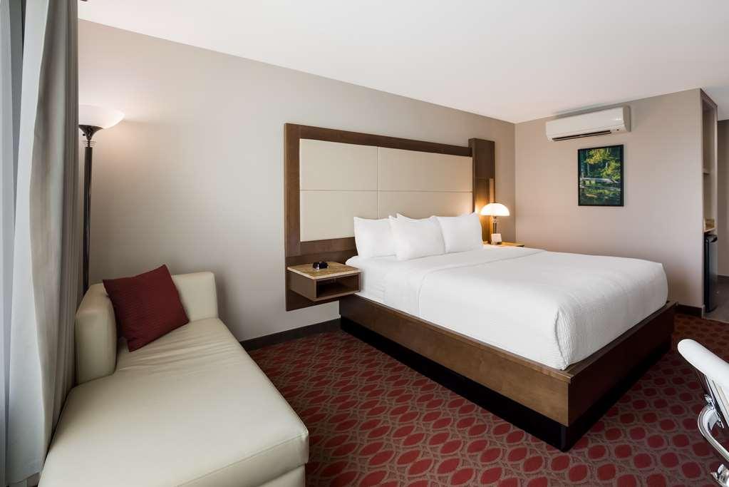 11 By Sonesta Calgary