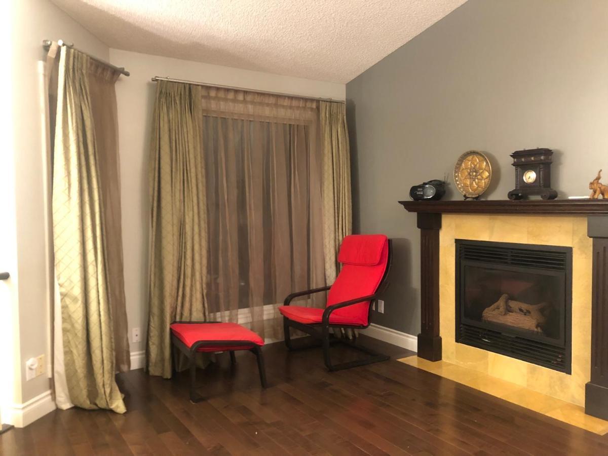 Citadel Cozy Quilt Private Bedroom Homestay Calgary