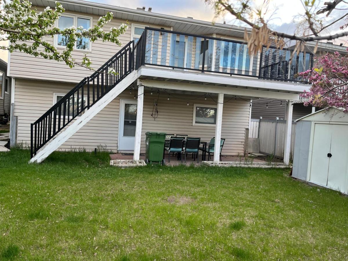 Citadel Cozy Quilt Private Bedroom Homestay Calgary