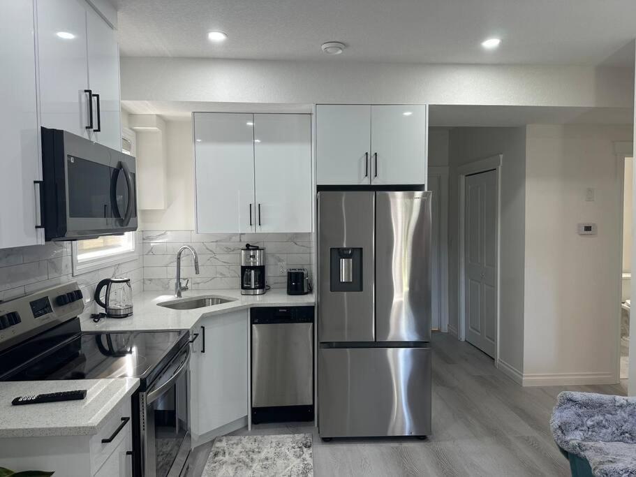 Award Winning Boho Paradise Sunlit Modern Suite Apartment