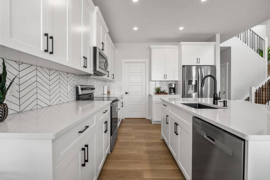 Holiday home Bright & Spacious 3 Beds Luxury In Se Calgary