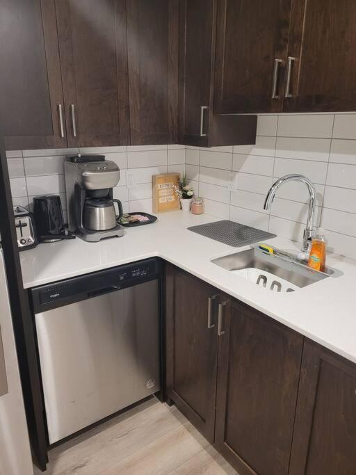 Cozy Brand New 2 Bedroom In *
