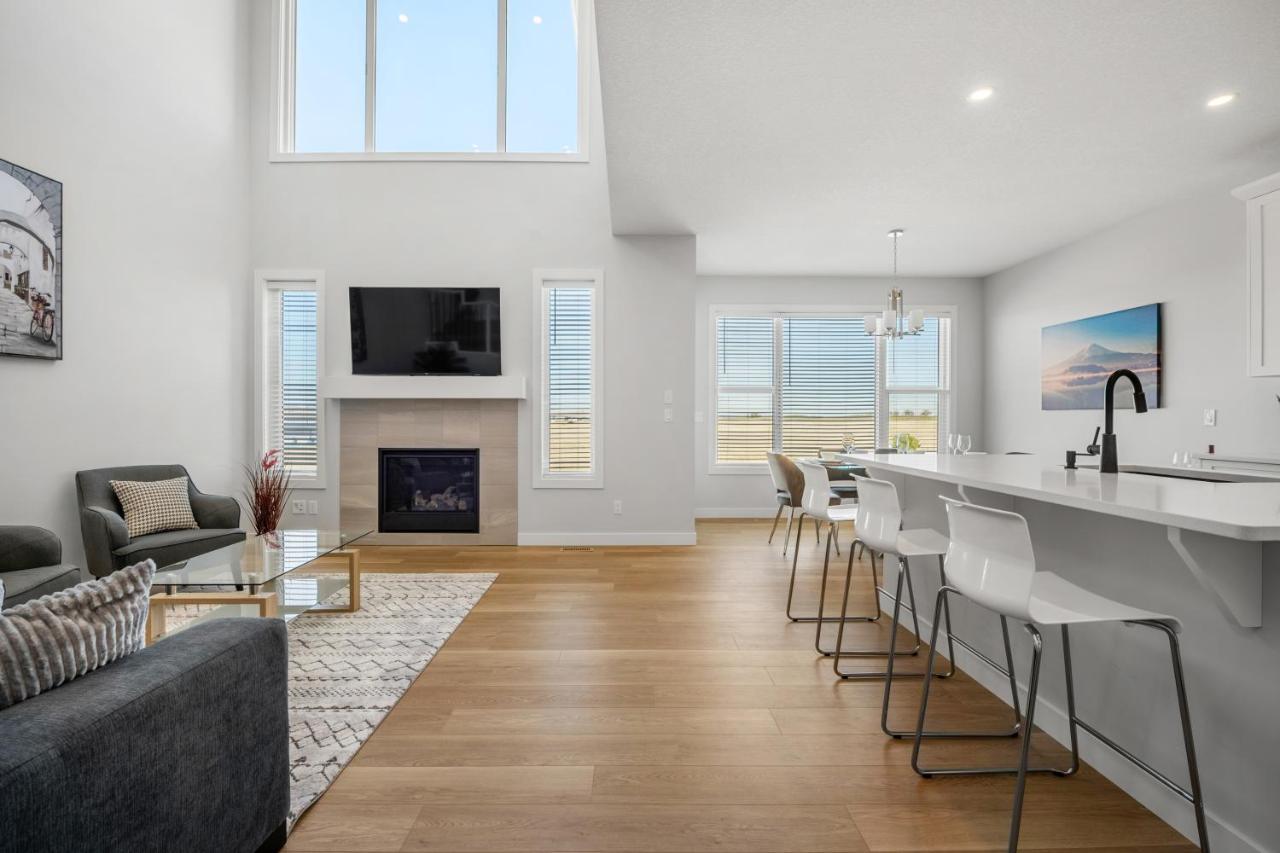 Bright & Spacious 3 Beds Luxury In Se * Calgary