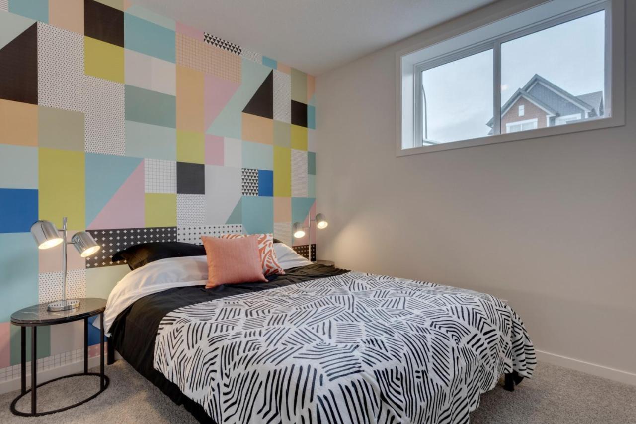 Spacious Modern With Full Entertainment * Calgary