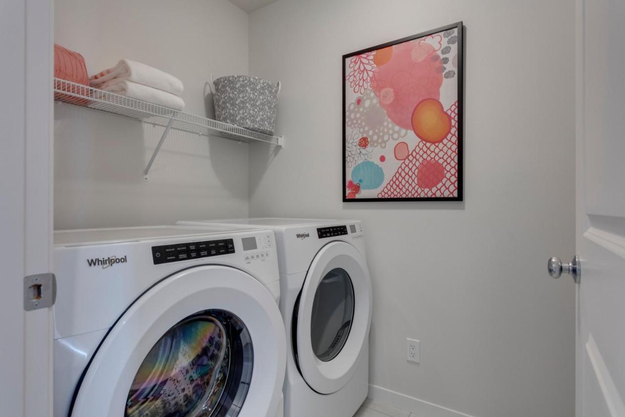 Spacious Modern With Full Entertainment * Calgary