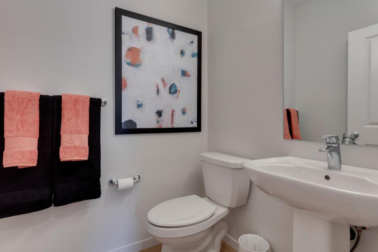 Holiday home Spacious Modern With King Bed & Office *