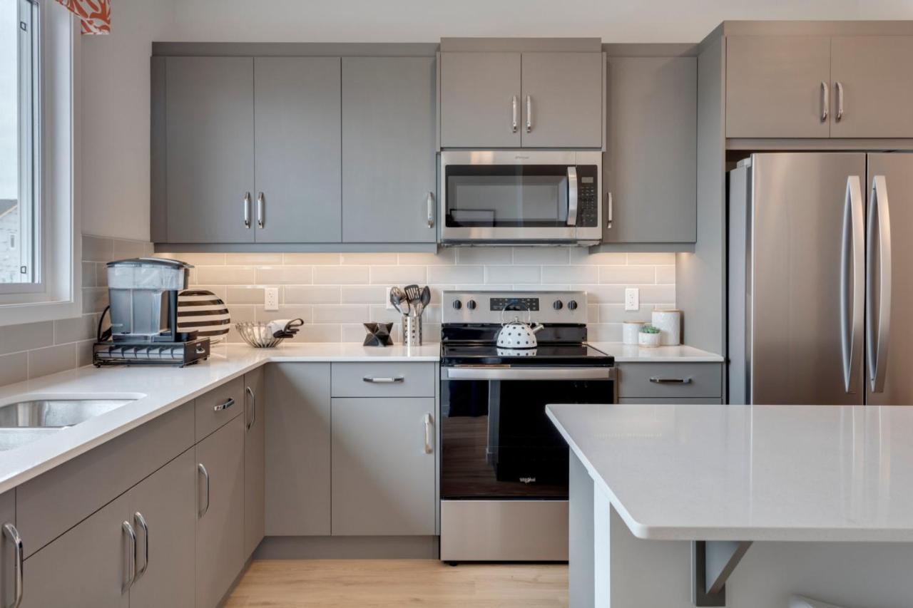 Spacious Modern With King Bed & Office