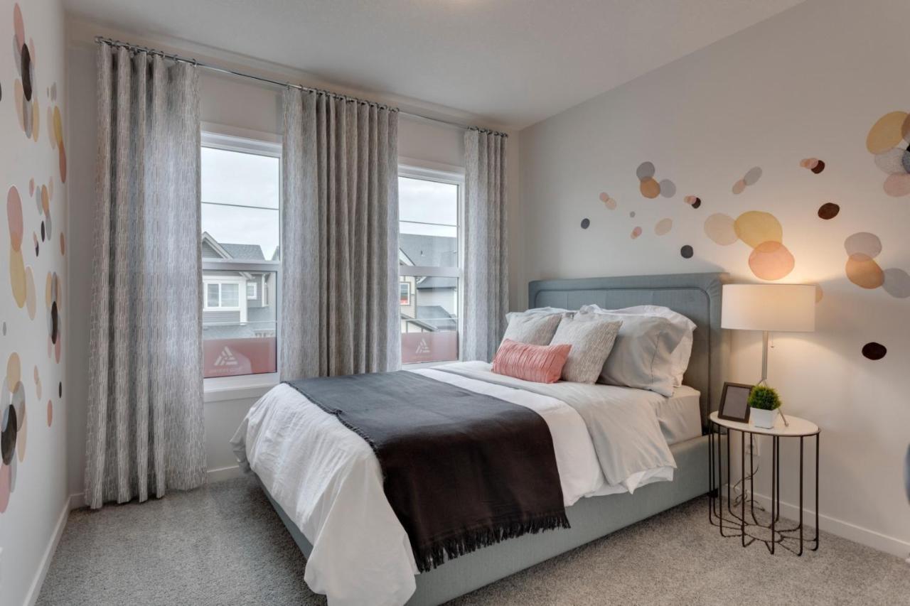 Spacious Modern With King Bed & Office *