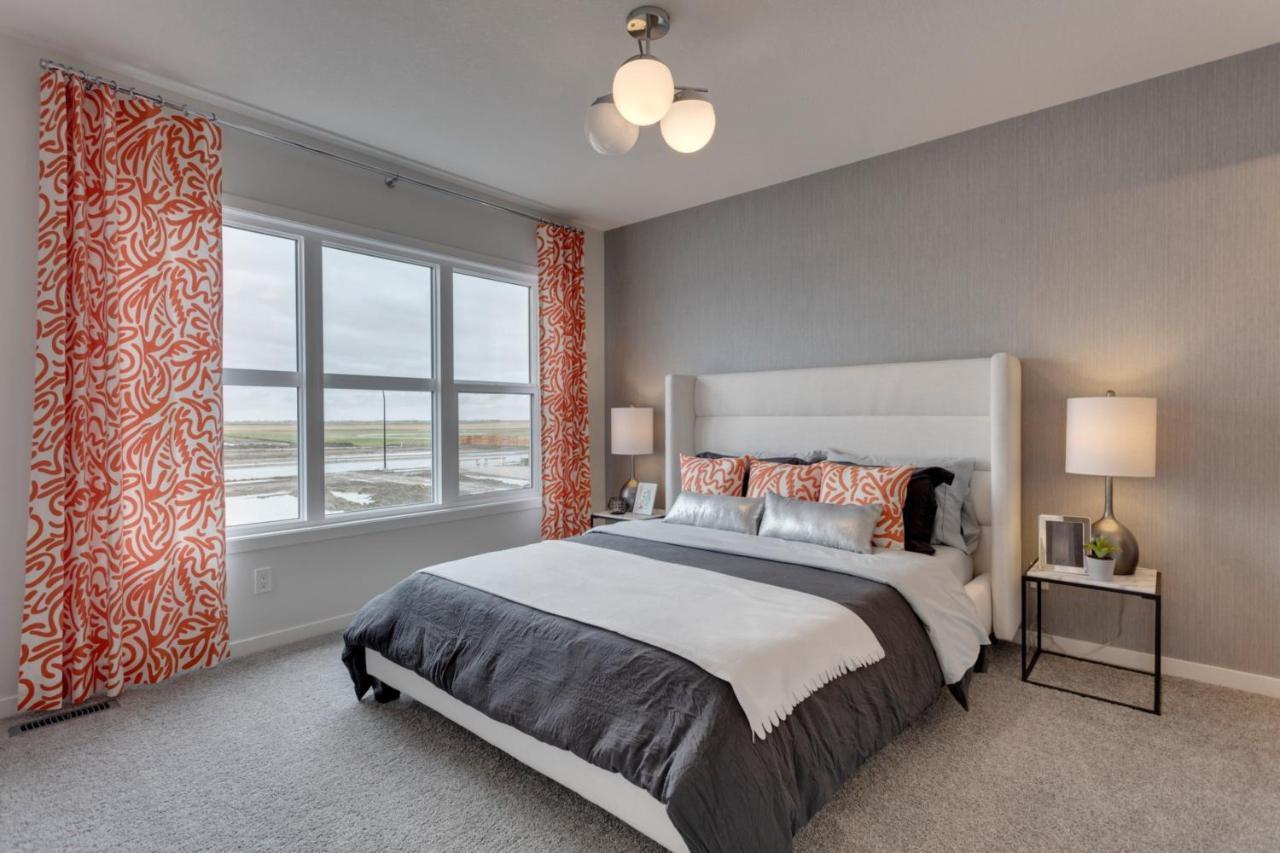Spacious Modern With King Bed & Office