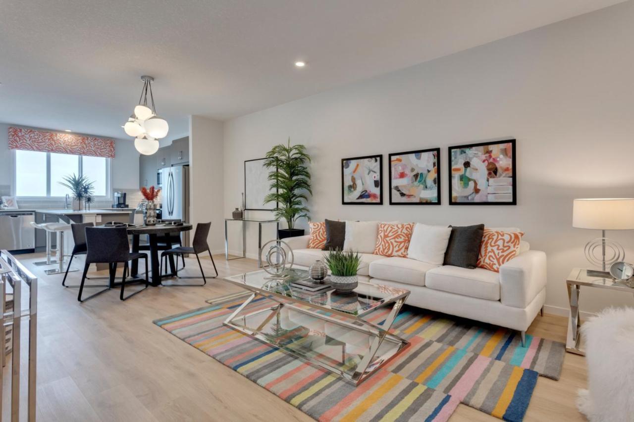Spacious Modern With King Bed & Office Calgary