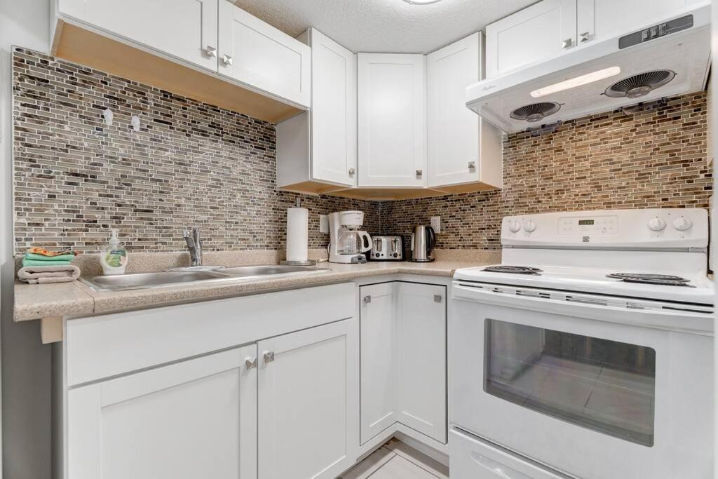 Coral Springs Lakefront Retreat Holiday home