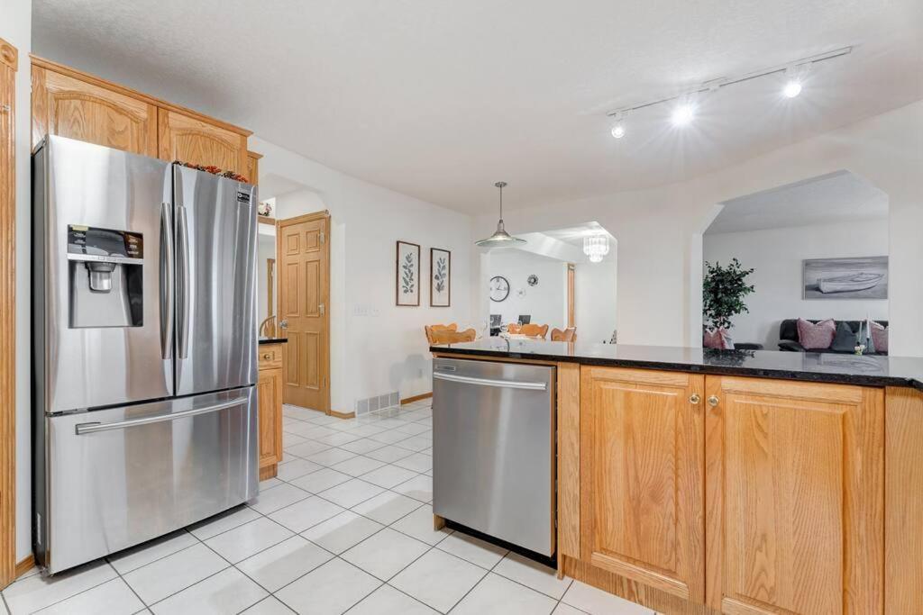 Coral Springs Lakefront Retreat Holiday home