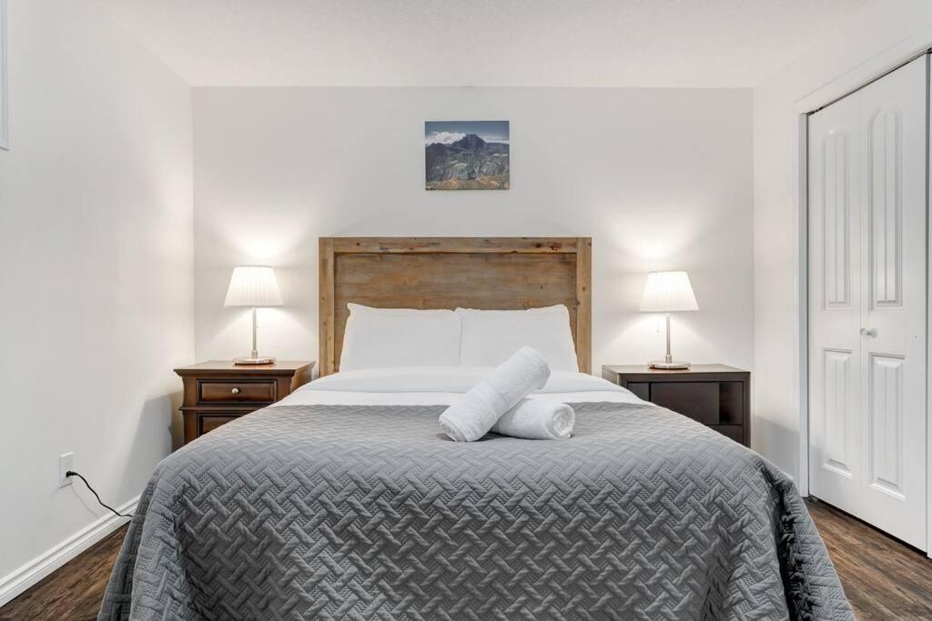 Coral Springs Lakefront Retreat Holiday home