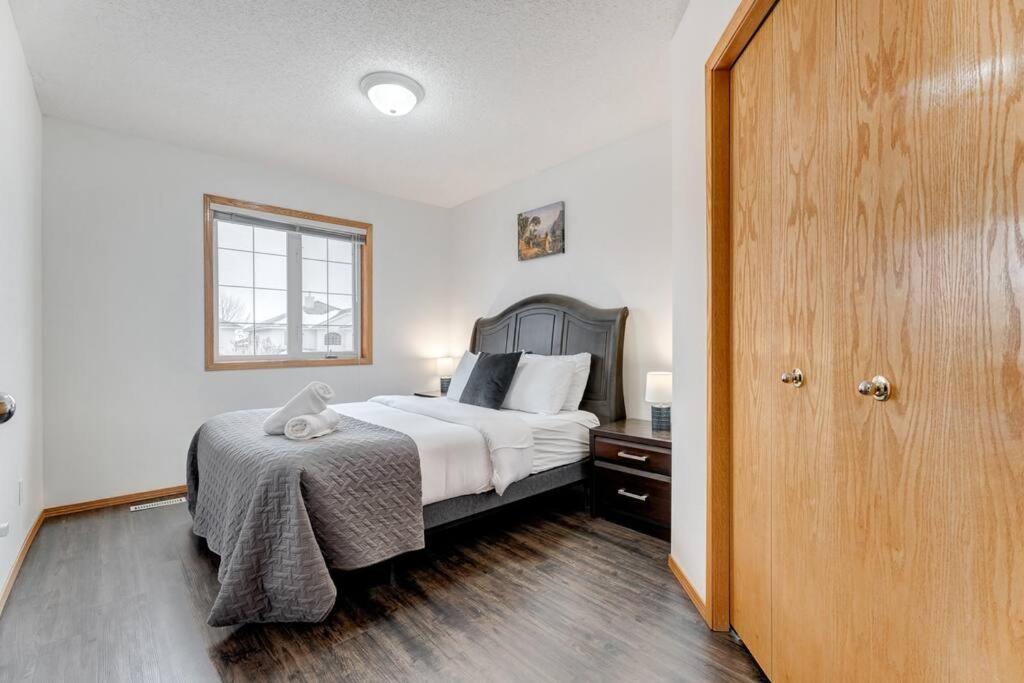 Holiday home Coral Springs Lakefront Retreat Calgary