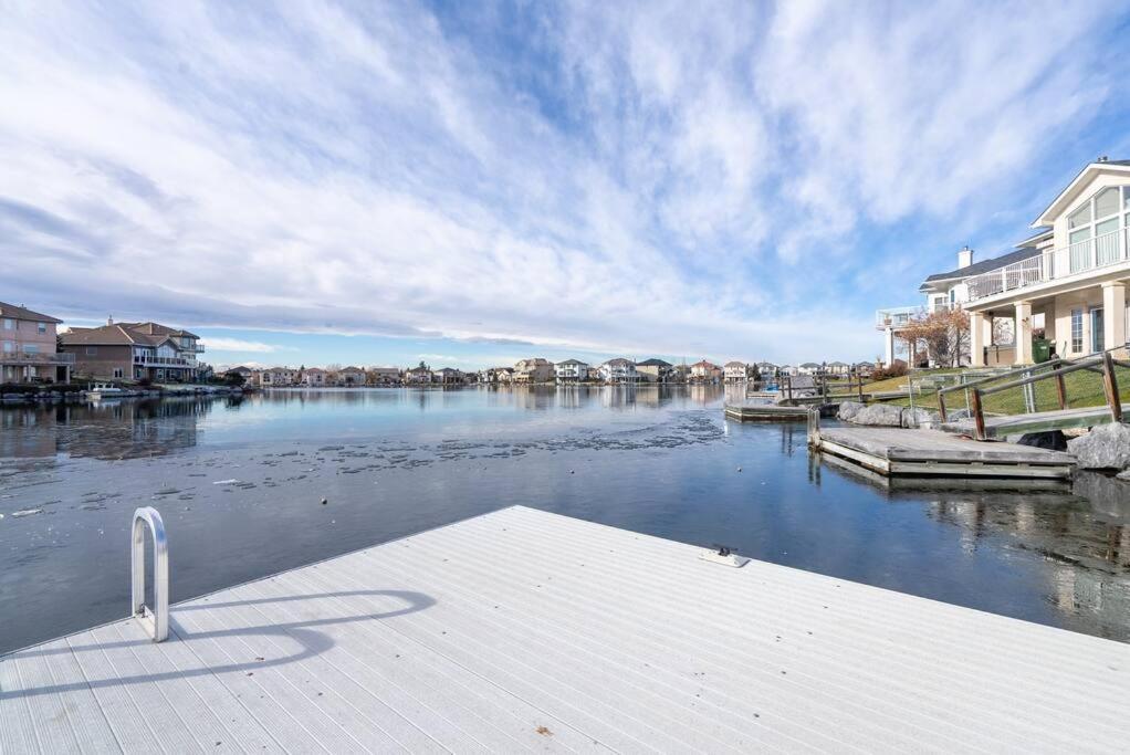 Coral Springs Lakefront Retreat *